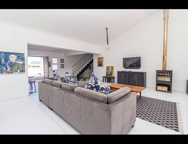 3 BEDROOM HOUSE FOR SALE IN GROTTO BAY